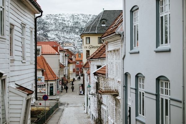 NOBGO - Bergen - Narrow Street - Lucija Ros.jpg
